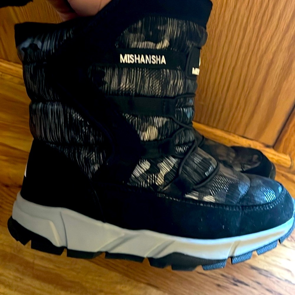 Mishansha Women’s slip on size 38 black vegan warm fleece lined snow boots EUC